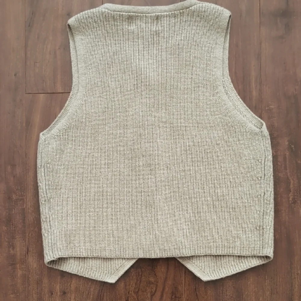 Universal Thread Women's Button-Front Sweater Vest - Picture 9 of 9
